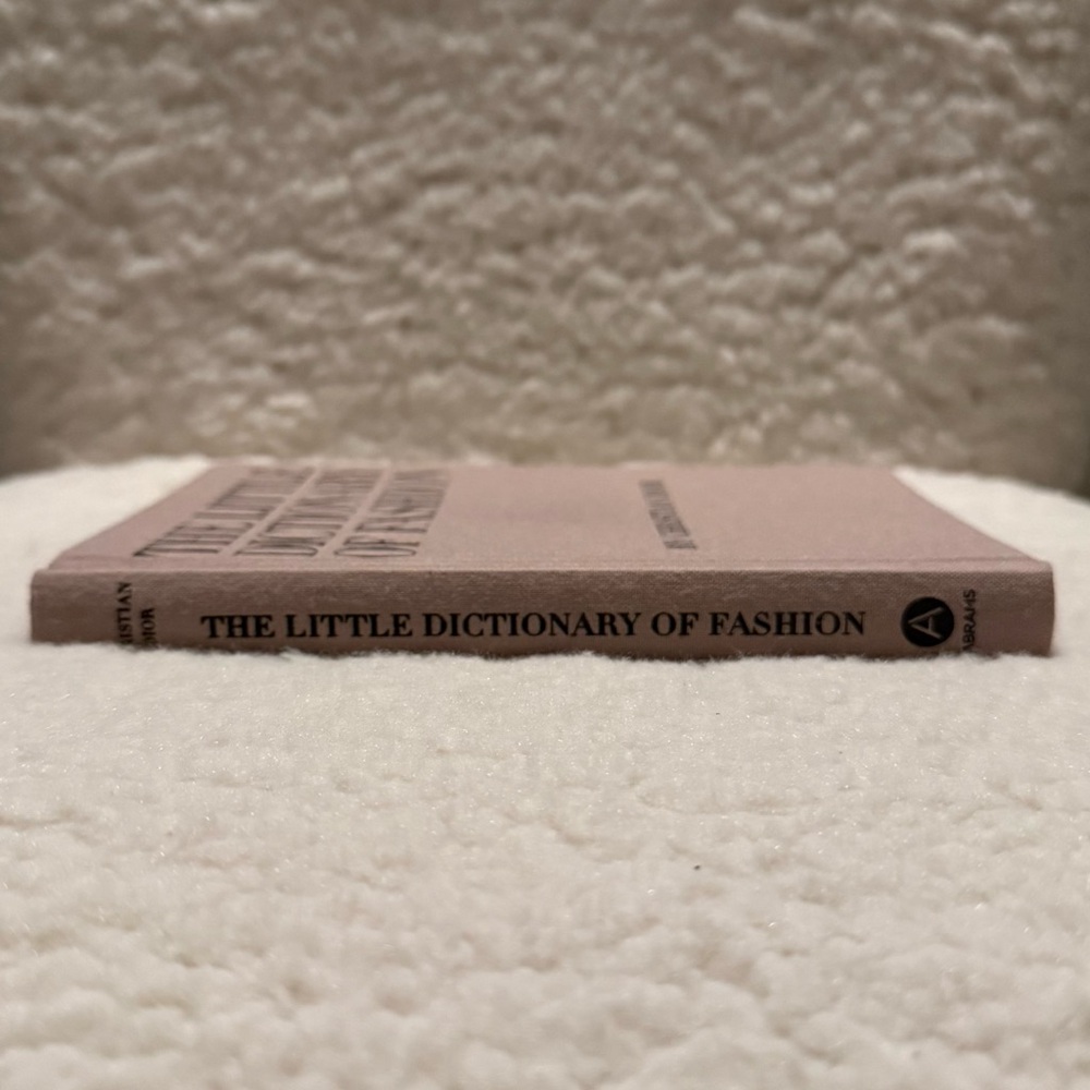 Fashion Books - Picture 3 of 10